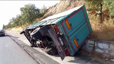 alkollu surucu -  Alkollü sürücünün kullandığı kamyonet yoldan çıkarak devrildi Videosu