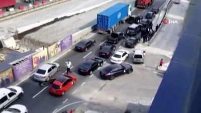  Beylikdüzü’nde çakarlı araçlarla yolda halaya ceza