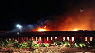 geri donusum - ELAZIĞ - Geri dönüşüm tesisinde çıkan yangına müdahale sürüyor Videosu