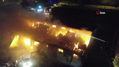 geri donusum -  Elazığ itfaiye Müdürü İbrahim Halil Başgün; 'Kontrol altına aldık ama bu yangın, 10-12 saat devam eder” Videosu