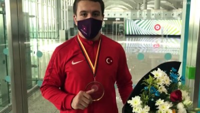 milli guresci - İSTANBUL - Avrupa Gençler Güreş Şampiyonası'nda altın madalya kazanan Polat Polatçı, yurda döndü Videosu