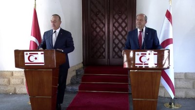 LEFKOŞA - KKTC Cumhurbaşkanı Tatar ve Dışişleri Bakanı Çavuşoğlu gazetecilerin sorularını yanıtladı (1)