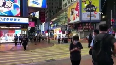 protesto -  - Önce polisi sırtından bıçakladı sonra intihar etti Videosu