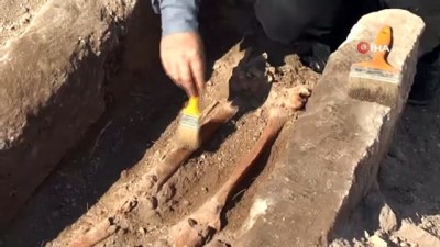 mimari -  Roma çeşmesinin yanında bin yıllık iskelet bulundu Videosu