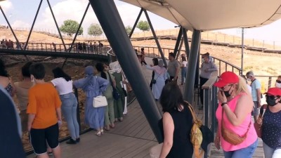 ŞANLIURFA - Göbeklitepe'de ziyaretçi yoğunluğu yaşanıyor