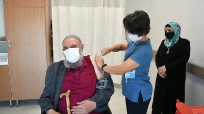 SİVAS - Kovid-19 ile mücadelede üçüncü doz aşı uygulaması başladı