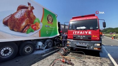  TEM’de zincirleme feci kaza: Tanker tıra ok gibi saplandı, 1 ölü
