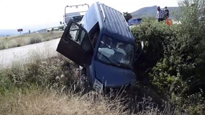 polis ekipleri -  3 araç birbirine girdi, biri ağır 4 kişi yaralandı Videosu