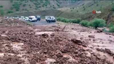 karayollari -  Heyelan nedeniyle kapanan yol ekiplerin çalışmasıyla yeniden açıldı Videosu