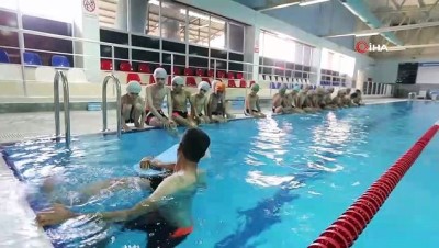 koordinat -  Minik yüzücülerin hedefi olimpiyatlara katılmak Videosu