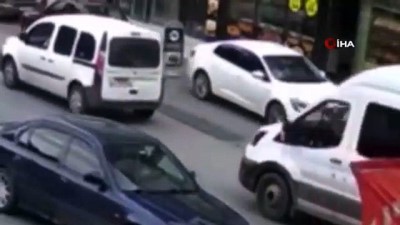 kadin surucu -  Trafikte yumruklu kavga kamerada Videosu