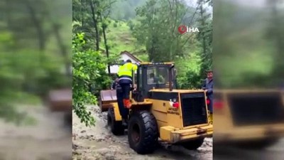 kadina siddet -  Belediye başkanı 100 yaşındaki kadını böyle kurtardı Videosu