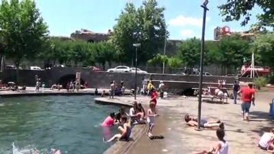 sudan -  Diyarbakır’da çocuklar aşırı sıcaklıktan dolayı tehlikeyi umursamadılar Videosu