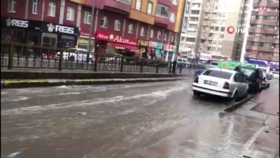 yaya trafigi -  Erzurum'da sağanak yağış Videosu