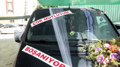 bosanma davasi -  Gelin arabası gibi süslettiği aracıyla boşanma davasına gitti Videosu