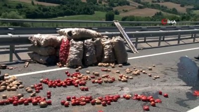 sogan -  Patates yüklü kamyonet pazara giderken devrildi Videosu