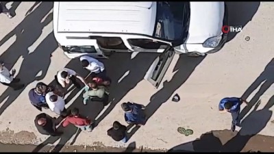 cop konteyneri -  Bir anda yola fırlayan çocuğa otomobil çarptı...Kaza anı kamerada Videosu