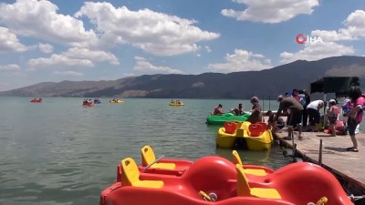 uzunlu -  Doğu’nun gizli denizi “Hazar Gölü” tatilcilerin akınına uğradı Videosu