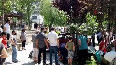  Otomobil çocuk parkına daldı: 1 yaralı