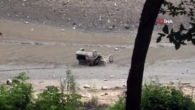 restorasyon -  Suyu çekilen gölün içinden otomobil çıktı Videosu