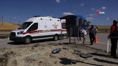 ambulans helikopter -  Sivas'ta otomobil ile hafif ticari araç çarpıştı: 6 yaralı Videosu