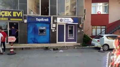 polis karakolu -  Bankamatikten para çekerken üzerine caraskal düştü Videosu