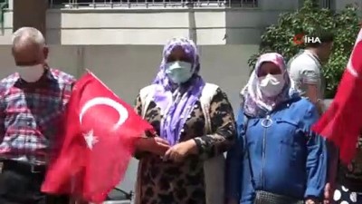ameliyat -  HDP önündeki evlat nöbetine bir aile daha katıldı Videosu