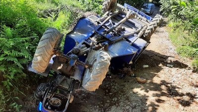 DÜZCE - Tarım aracı devrildi: 4 yaralı