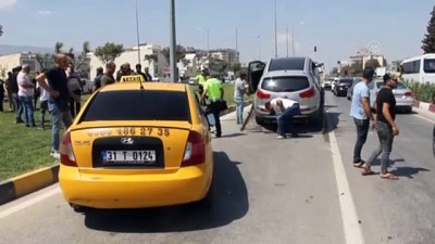 kirmizi isik - HATAY - 7 aracın karıştığı trafik kazasında 3 kişi yaralandı Videosu