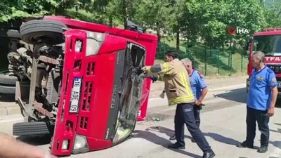kamyon soforu -  İçecek yüklü kamyonunun freni patladı, araçta sıkışan şoförün parmağı koptu Videosu