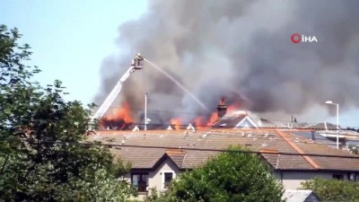 cati kati -  - İskoçya'da tren istasyonunda çıkan yangın seferleri iptal ettirdi Videosu
