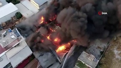  Kahramanmaraş'ta tekstil fabrikası alev alev yandı
