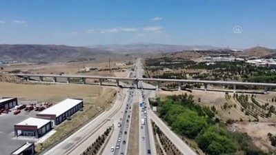 trafik yogunlugu - KIRIKKALE - 'Kilit kavşak' Kırıkkale'de bayram öncesi trafik yoğunluğu arttı Videosu