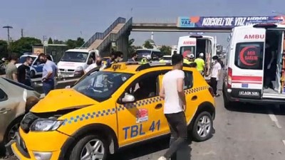 emniyet seridi - KOCAELİ - Taksi emniyet şeridinde park halindeki otomobile çarptı: 4 yaralı Videosu