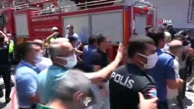 olenlerin yakinlari -  Mobilya atölyesindeki yangında ölen 2 kişinin cenazesi hastane morguna kaldırıldı Videosu