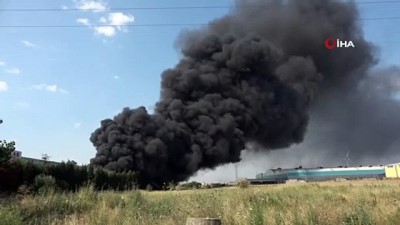  Geri dönüşüm fabrikasındaki yangın söndürüldü