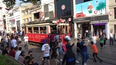  Bayram arifesinde Taksim’de yoğunluk