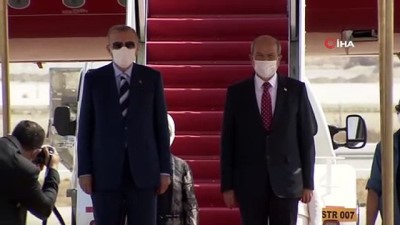  - Cumhurbaşkanı Erdoğan, KKTC’de resmi törenle karşılandı
- Cumhurbaşkanı Erdoğan'a gezisinde Devlet Bahçeli ve Oğuzhan Asiltürk de eşlik ediyor