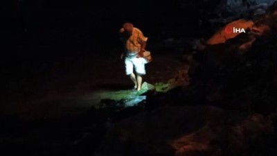 yaz tatili -  Gece yarısı denizde yürüyerek yengeç avına çıktı Videosu