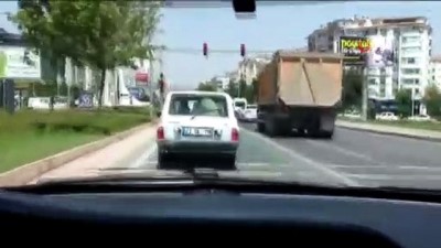 ilginc goruntu -  Kurbanlık koyunu otomobil bagajında böyle taşıdı Videosu