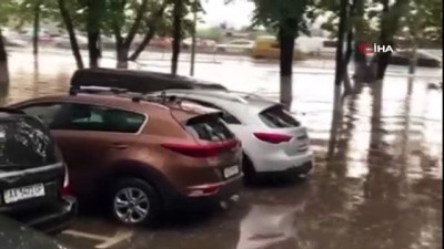 toplu tasima -  - Ukrayna ani başlayan sağanak yağışlara teslim oldu Videosu