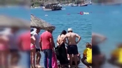 kalp krizi -  Yaşlı kadın serinlemek için girdiği denizde boğuldu Videosu
