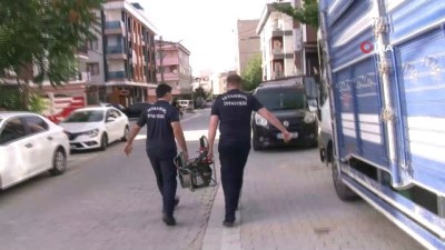  7 yaşındaki çocuk kapı demirine sıkıştı