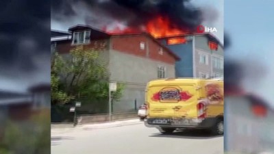 amator kamera -  Alev alev yanan çatı mahalleliyi sokağa döktü Videosu