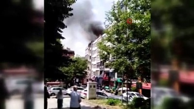 itfaiye eri -  Beşiktaş’ta korkutan yangın.. 6 katlı binanın çatısında çıkan yangın paniğe sebep oldu Videosu