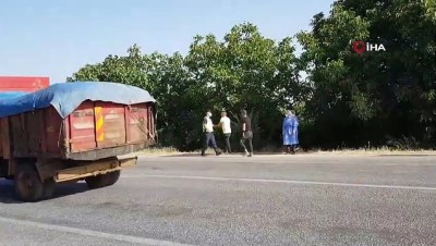 savci -  İzmir'deki feci kazada motosiklet sürücüsü yaşamını yitirdi Videosu
