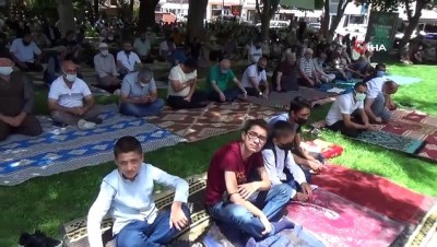cami bahcesi -  Normalleşmenin ilk cumasında vatandaşlar camilere akın etti Videosu