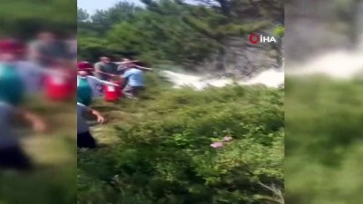 ormanli -  Sağlık çalışanları yangın tüpleri ile yanan ormanı söndürmeye koştu Videosu