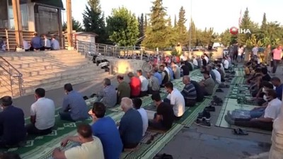 bayram namazi -  Adıyaman'da binlerce kişi bayram namazı için saf tuttu Videosu