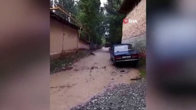 olaganustu hal -  - Kırgızistan'da sel: 1 ölü
- 25 ev sular altında kaldı Videosu